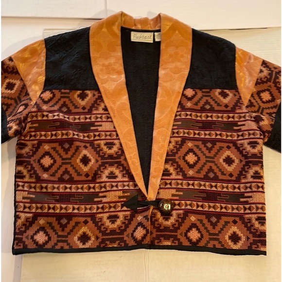 FLASHBACK  M  SHORT BOLERO JACKET WITH LAPELS AND LARGE WOODEN BUTTON - Picture 12 of 17